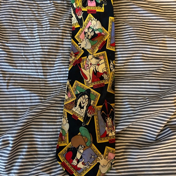 Vintage 1990s Classic Disney Villains Silk Tie - Picture 4 of 4